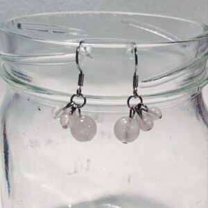 Ruusukvartsi korvakorut